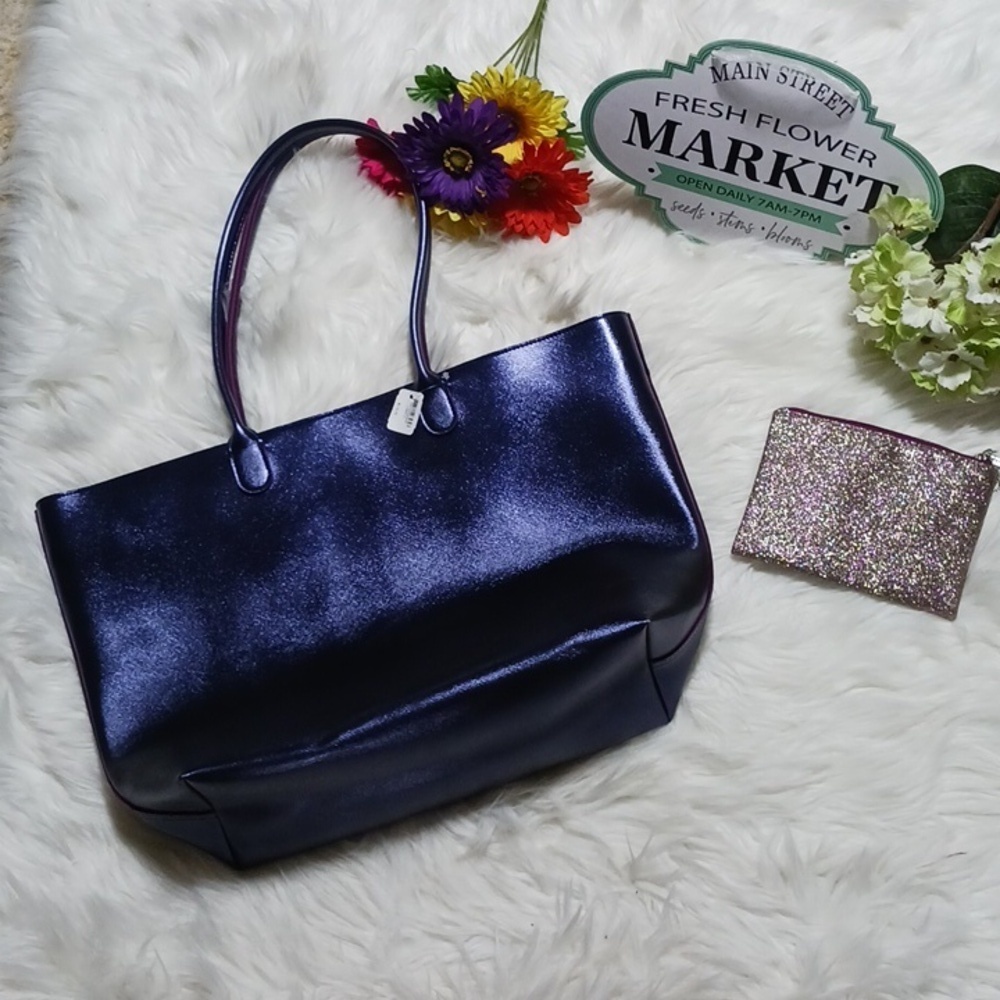 NWT Bath & Body Works large blue tote,  with small glitter pouch that zips